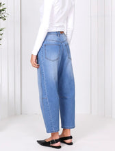 Load image into Gallery viewer, Toni barrel jean