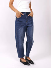 Load image into Gallery viewer, Toni barrel jean