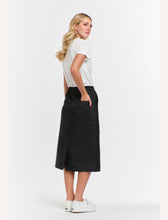 Load image into Gallery viewer, Quilted black skirt
