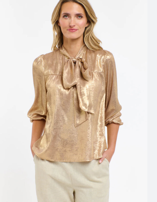 Summer pussy bow top