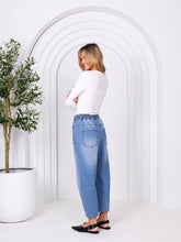 Load image into Gallery viewer, Leo Barrel jean

