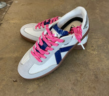Load image into Gallery viewer, Elite Classic Sneaker
