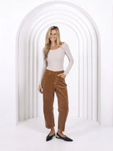 Load image into Gallery viewer, Toni Barrel Cord Jean Tan
