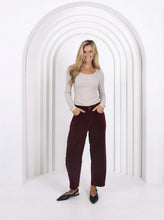 Load image into Gallery viewer, Toni Barrel Cord Jean Brunette
