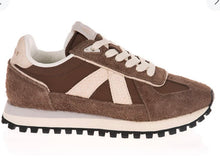 Load image into Gallery viewer, GATE Sneaker
