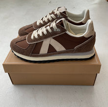 Load image into Gallery viewer, GATE Sneaker
